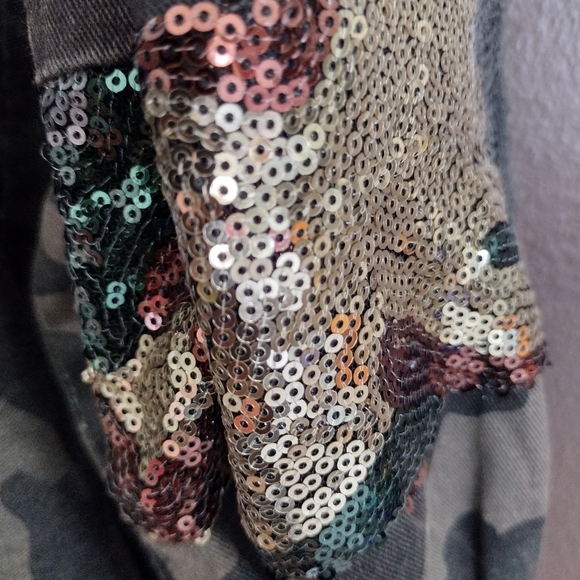 Camouflage & Sequins Jacket. - Picture 6 of 7